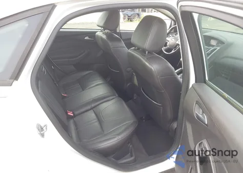 2013 Ford Focus Se z USA, uszkodzony, nr VIN 1FADP3F25DL164751